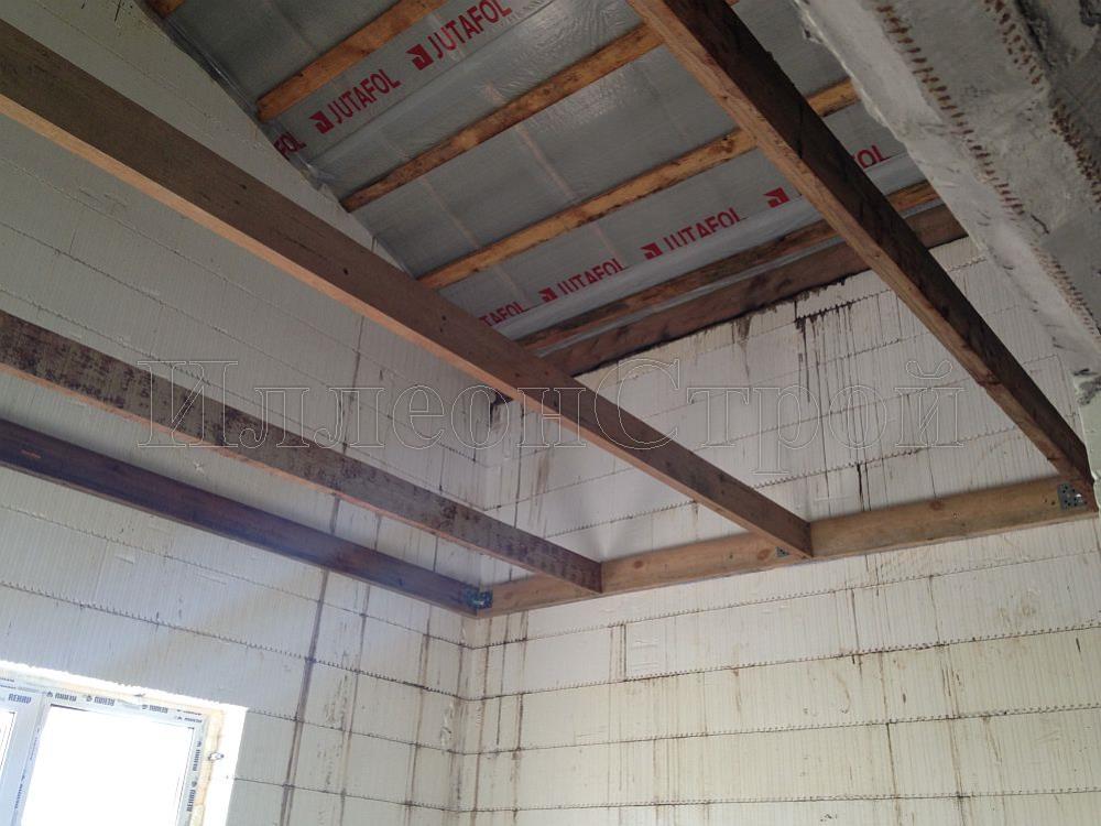 монтаж деревянного подвесного потолка 