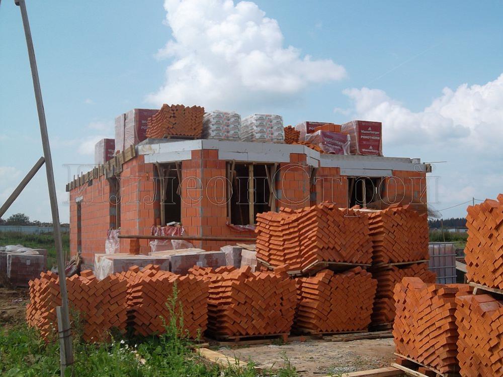 Размещение строительных материалов при строительстве дома ИллеонСтрой