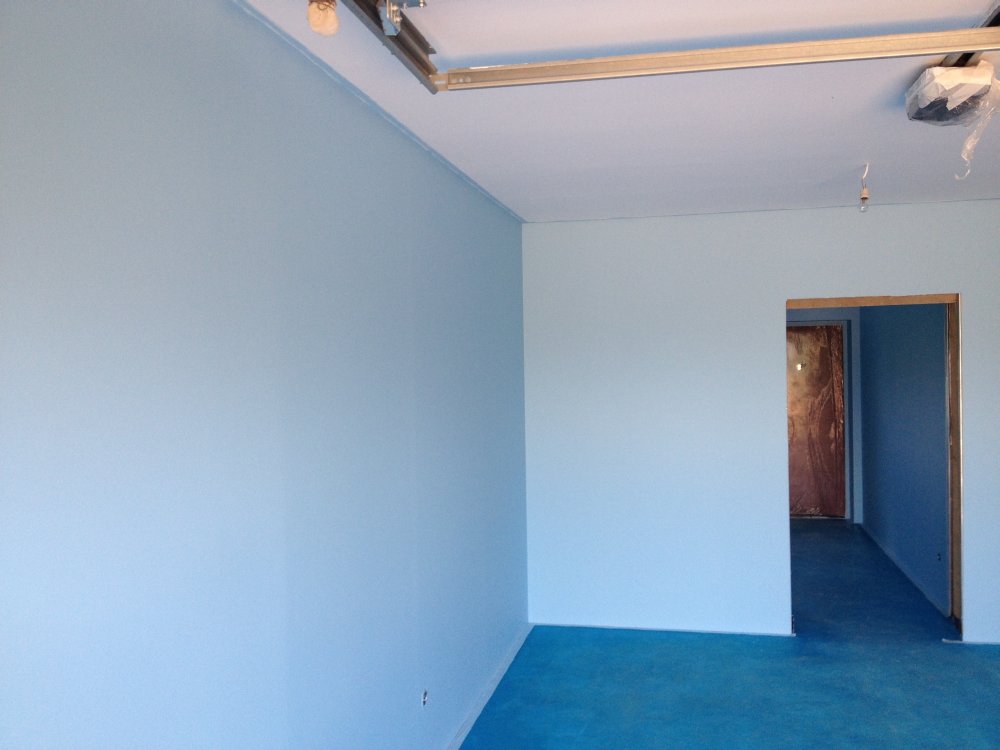 Покраска стен и пола в гараже ИллеонСтрой